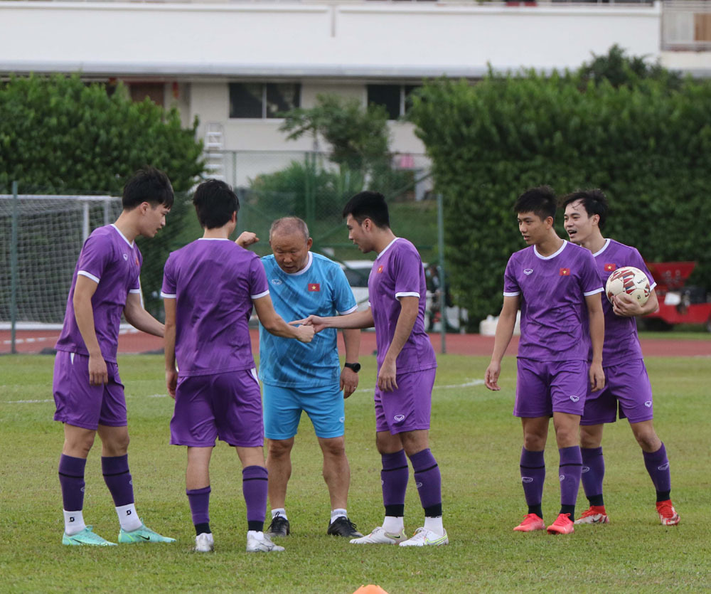 Thầy Park chơi 'oẳn tù tì', tuyển Việt Nam cười nghiêng ngả