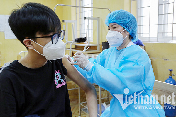 Dấu hiệu nào phải cho trẻ nhập viện sau tiêm vắc xin phòng Covid-19?