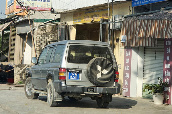 Vợ chủ tịch công ty đấu giá trúng tiếp xe biển xanh ở Nghệ An