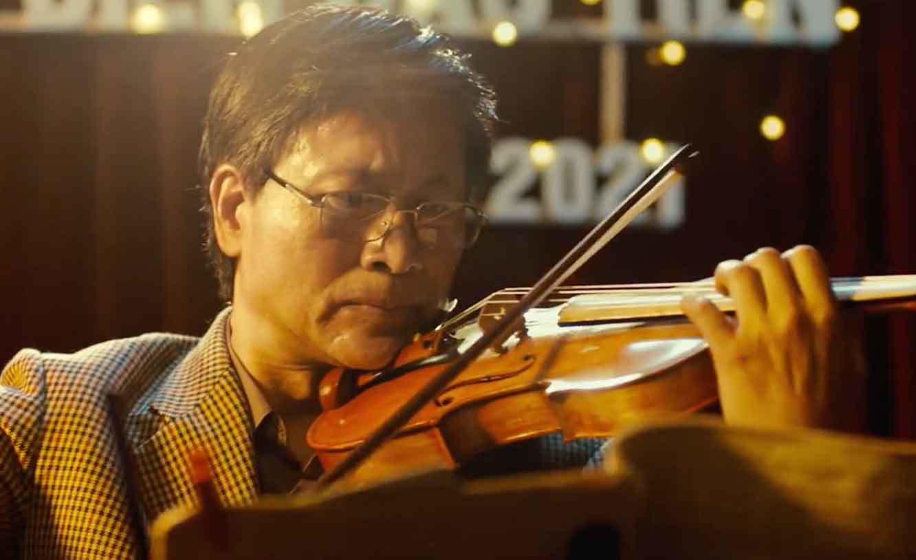 Quốc Tuấn: Má, xương quai xanh của tôi rất đau vì chơi violin