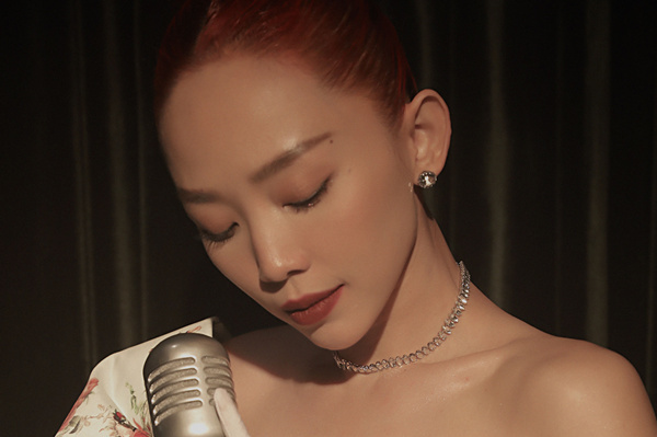 Tóc Tiên chín muồi trong MV 'Em đã có người mới'