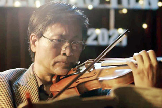 Quốc Tuấn: Má, xương quai xanh của tôi rất đau vì chơi violin