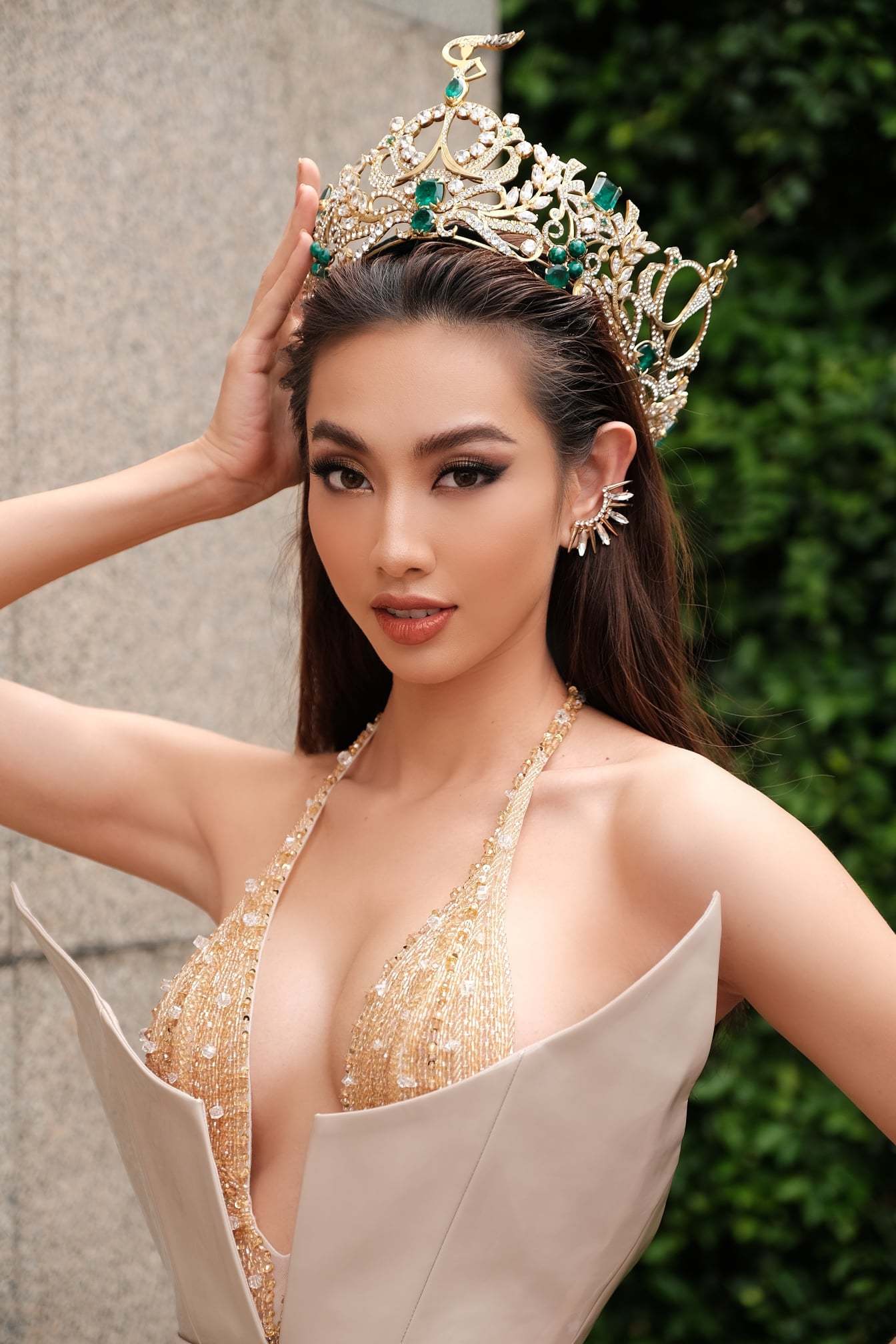 Thùy Tiên khoe vòng 1 sexy táo bạo sau đăng quang Miss Grand 2021 -  VietNamNet