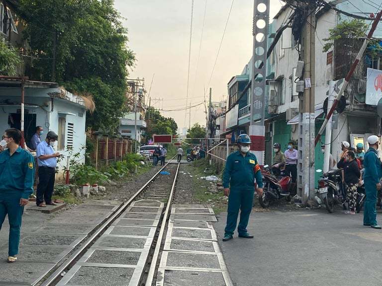 Người phụ nữ bị tàu hỏa cán chết sau cự cãi với chồng