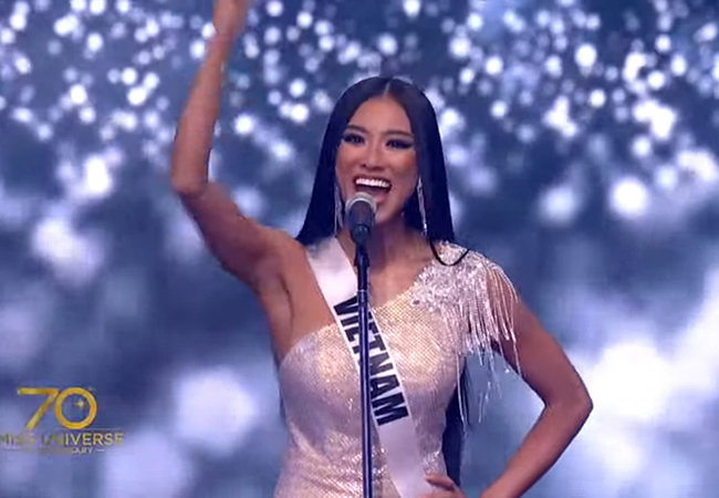 Kim Duyên hô vang Việt Nam, khoe hình thể nóng bỏng ở bán kết Miss Universe