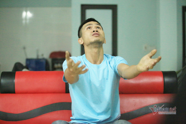 Người hùng cứu cháu bé rơi 'đánh thức' lòng trắc ẩn cộng đồng