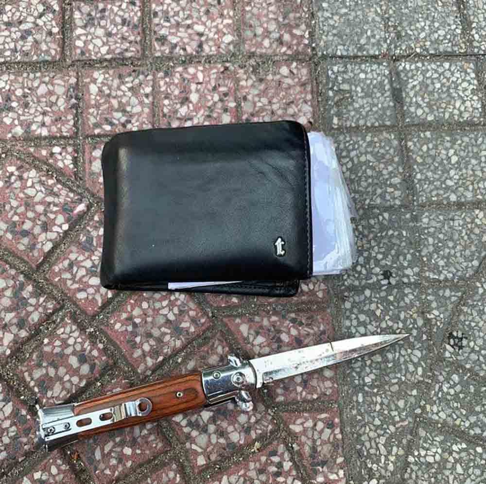CSGT khống chế kẻ dùng dao đâm hai 2 phụ nữ bị thương trên phố