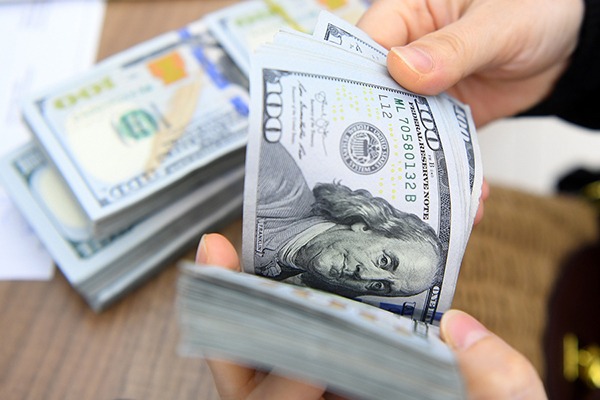 Kiều hối cuối năm về mạnh, nhà đầu tư đổ tiền vào đâu?