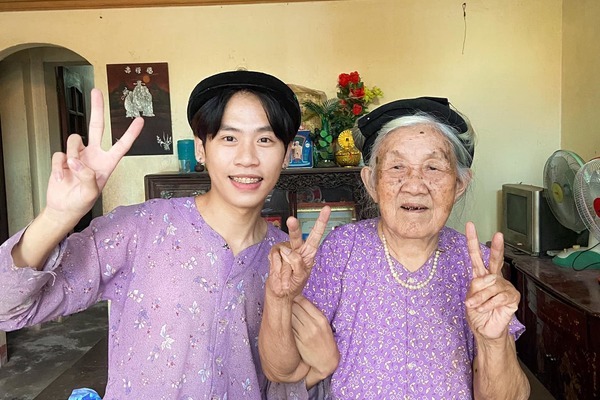 Chàng trai hóa thân 'bà già nhà quê' khiến triệu người thích