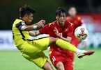 Tuấn Anh nhận Cầu thủ hay nhất trận Việt Nam 3-0 Malaysia