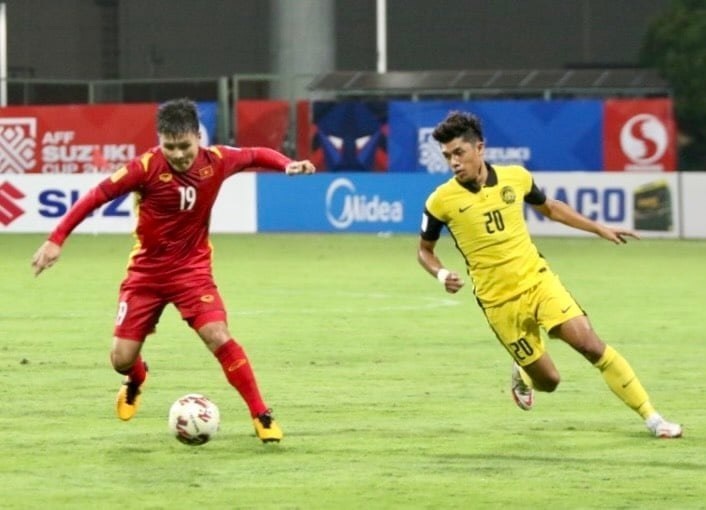 Vietnam trounce Malaysia 3-0 to top Group B at AFF Suzuki Cup