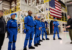 Công ty của tỷ phú Jeff Bezos đưa 6 người vào vũ trụ thành công