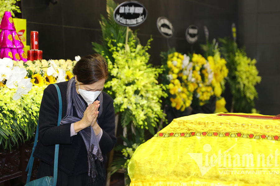 Những hình ảnh xúc động trong đám tang nhạc sĩ Phú Quang