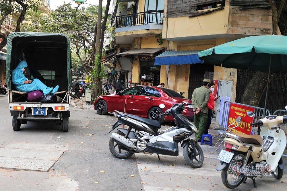 Gần 900 ca F0 mỗi ngày, Hà Nội phong tỏa hàng loạt tuyến phố cổ