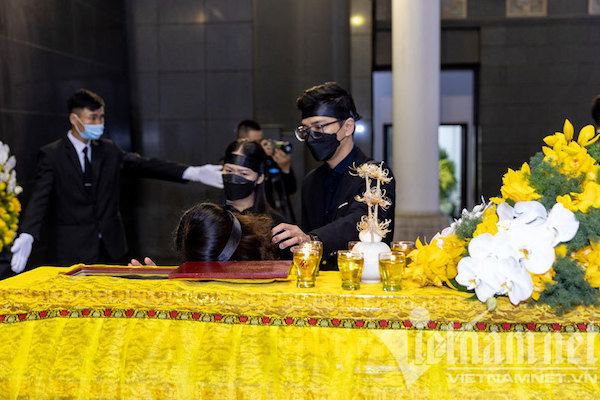Những hình ảnh xúc động trong đám tang nhạc sĩ Phú Quang