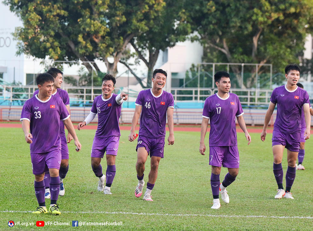 Tuyển Việt Nam hào hứng luyện công chờ đấu Indonesia