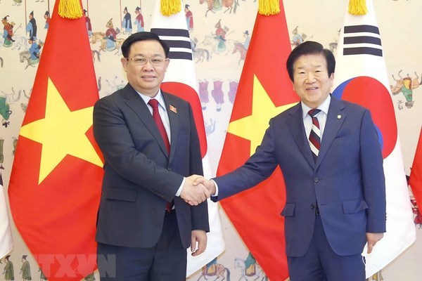 Chủ tịch Quốc hội hai nước cùng nhắc đến thành công của HLV Park Hang Seo