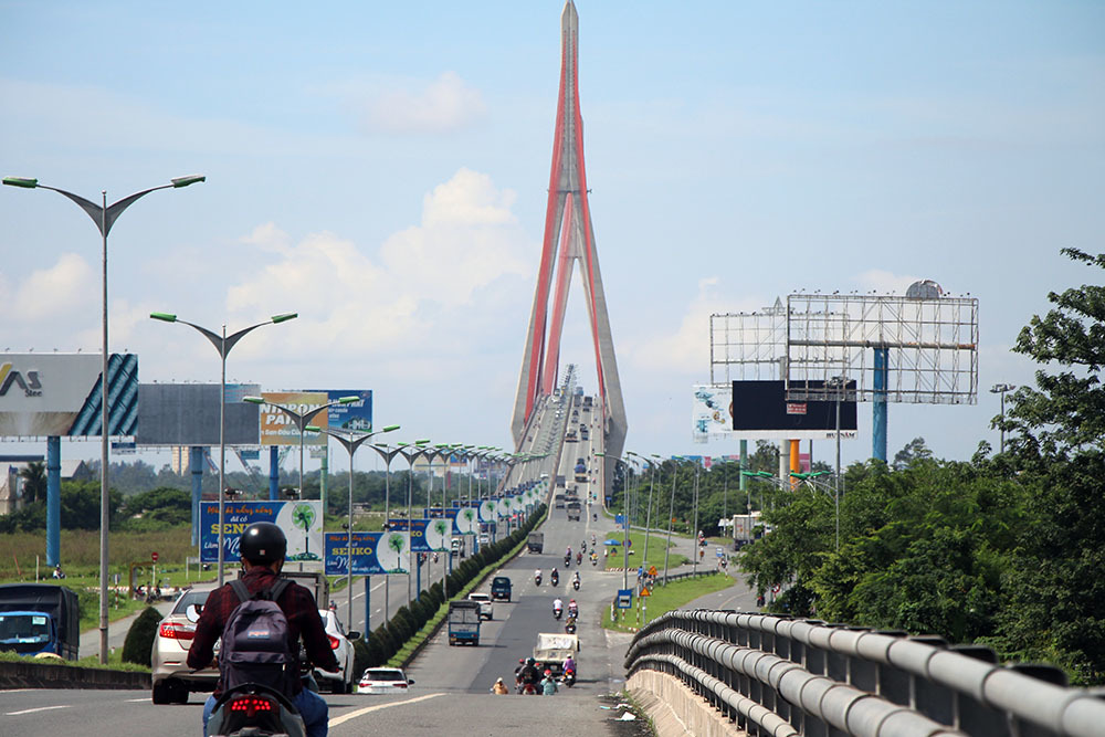 Nhiều quận, huyện ở miền Tây đồng loạt chuyển màu 'cam, đỏ'