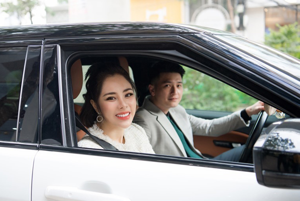 Huỳnh Anh tình cảm với bạn gái hơn tuổi sau tin đồn rạn nứt