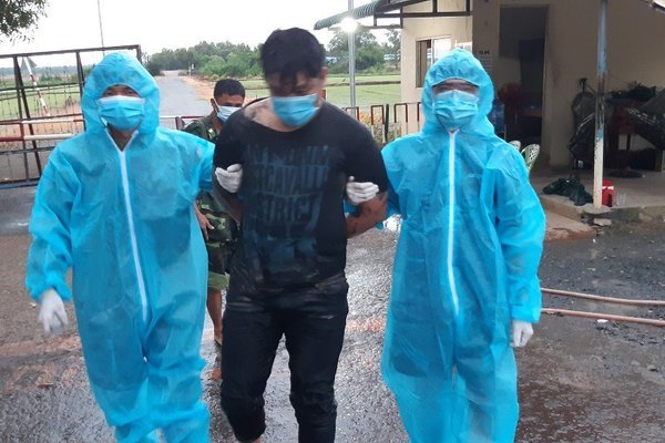 Thanh niên mang ba lô chứa đầy ma túy từ Campuchia về Việt Nam
