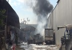 Cháy lớn bãi xe ở TP.HCM, ô tô, xe máy bị thiêu rụi la liệt