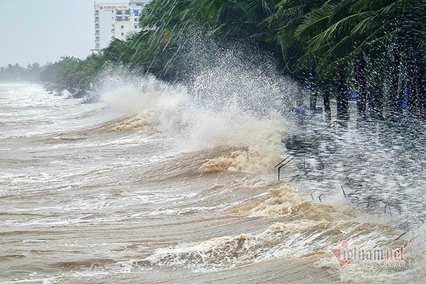 Bão Rai sẽ rất mạnh khi vào Biển Đông, 3 kịch bản hướng đổ bộ