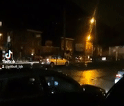 Kẹt giữa đường sắt, ô tô bị tàu húc bay