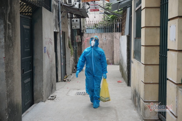 F0 điều trị tại nhà cần theo dõi sức khỏe hàng ngày như thế nào?