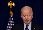 Gần hết năm đầu cầm quyền, tỷ lệ ủng hộ ông Biden giảm mạnh