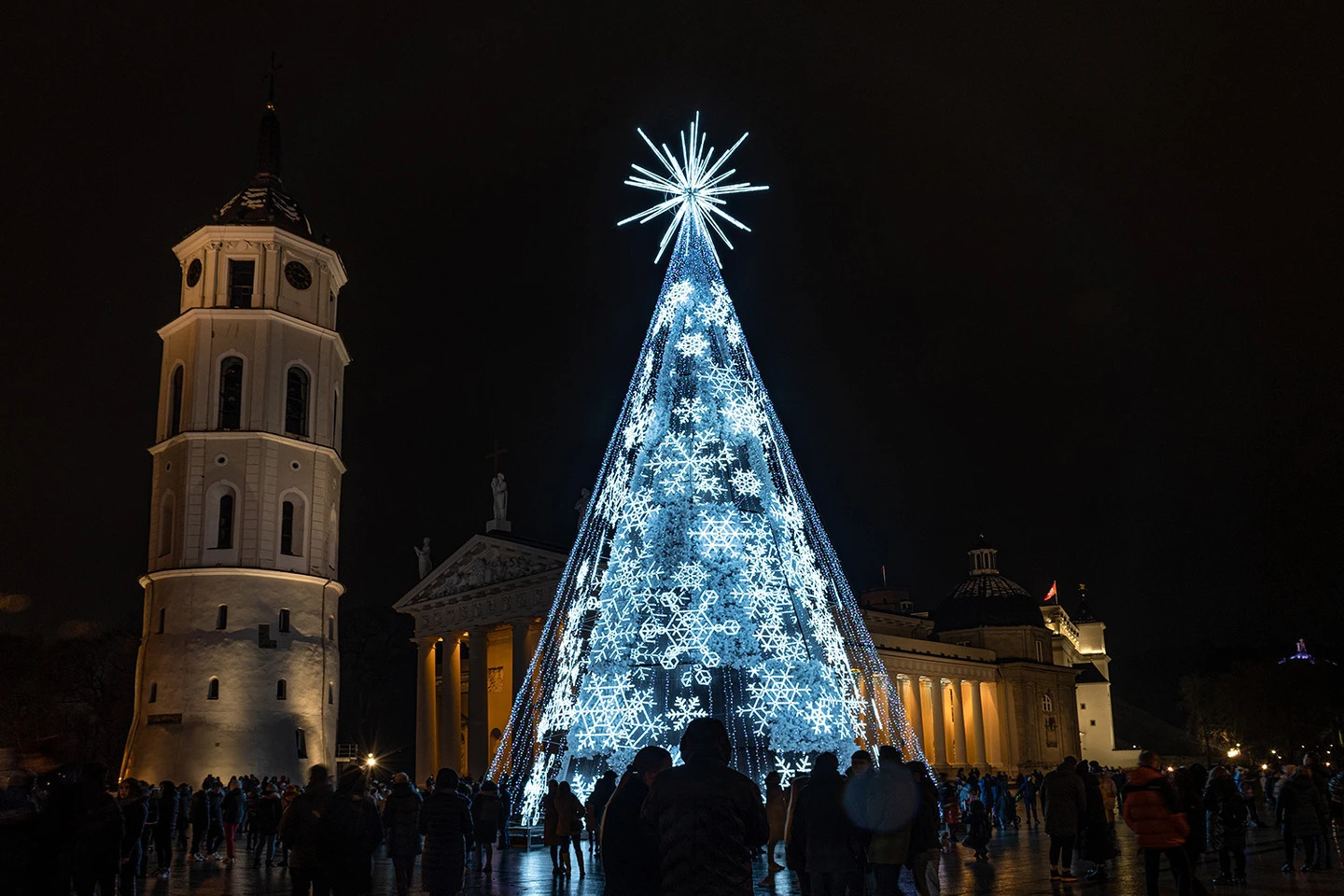 Điểm danh loạt cây thông Noel hoành tráng nhất thế giới Giáng sinh ...