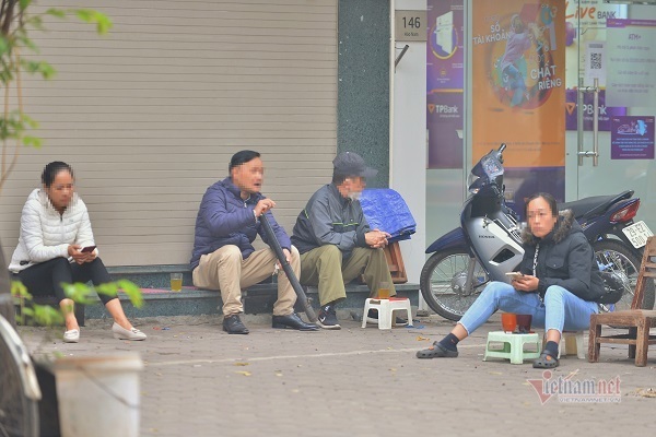 Nhiều khu vực ở quận 'vùng cam' Hà Nội còn lơ là phòng dịch