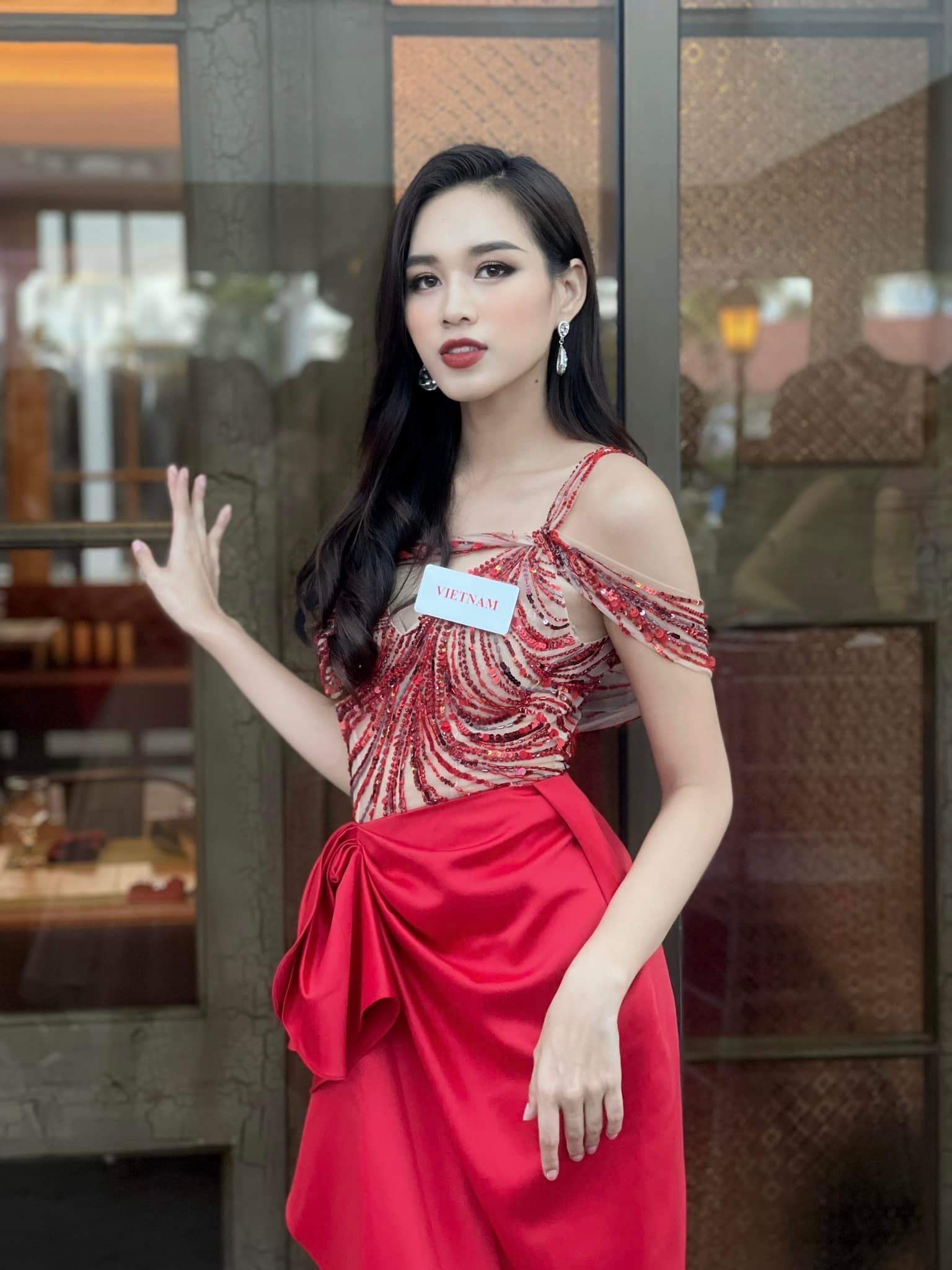 Đỗ Thị Hà tiếp xúc nhiều F0, khóc khi hoãn chung kết Miss World - VietNamNet