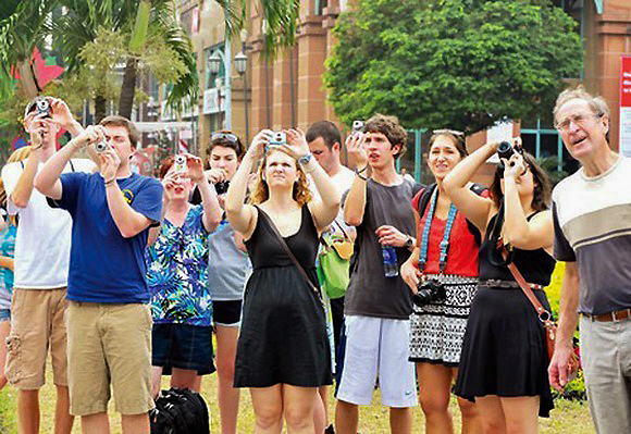 Đón Việt kiều về ăn Tết, sớm cho người dân du lịch nước ngoài