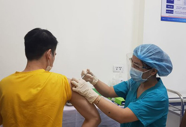 Overseas Vietnamese to receive free Covid-19 vaccine during isolation period