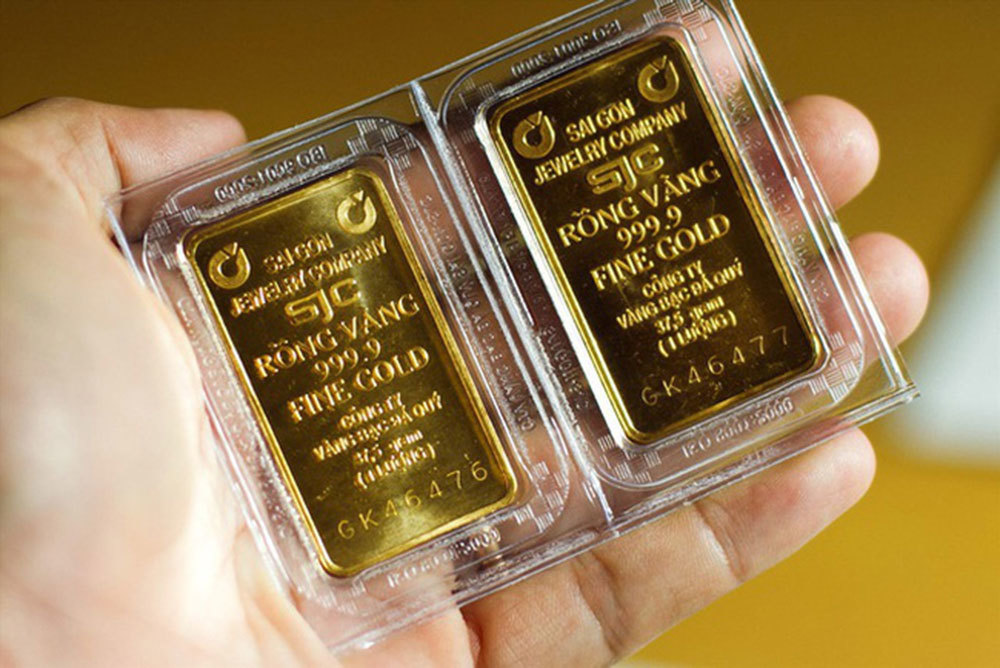 Vàng lại tăng dựng đứng, giá cháy tay 67 triệu đồng/lượng