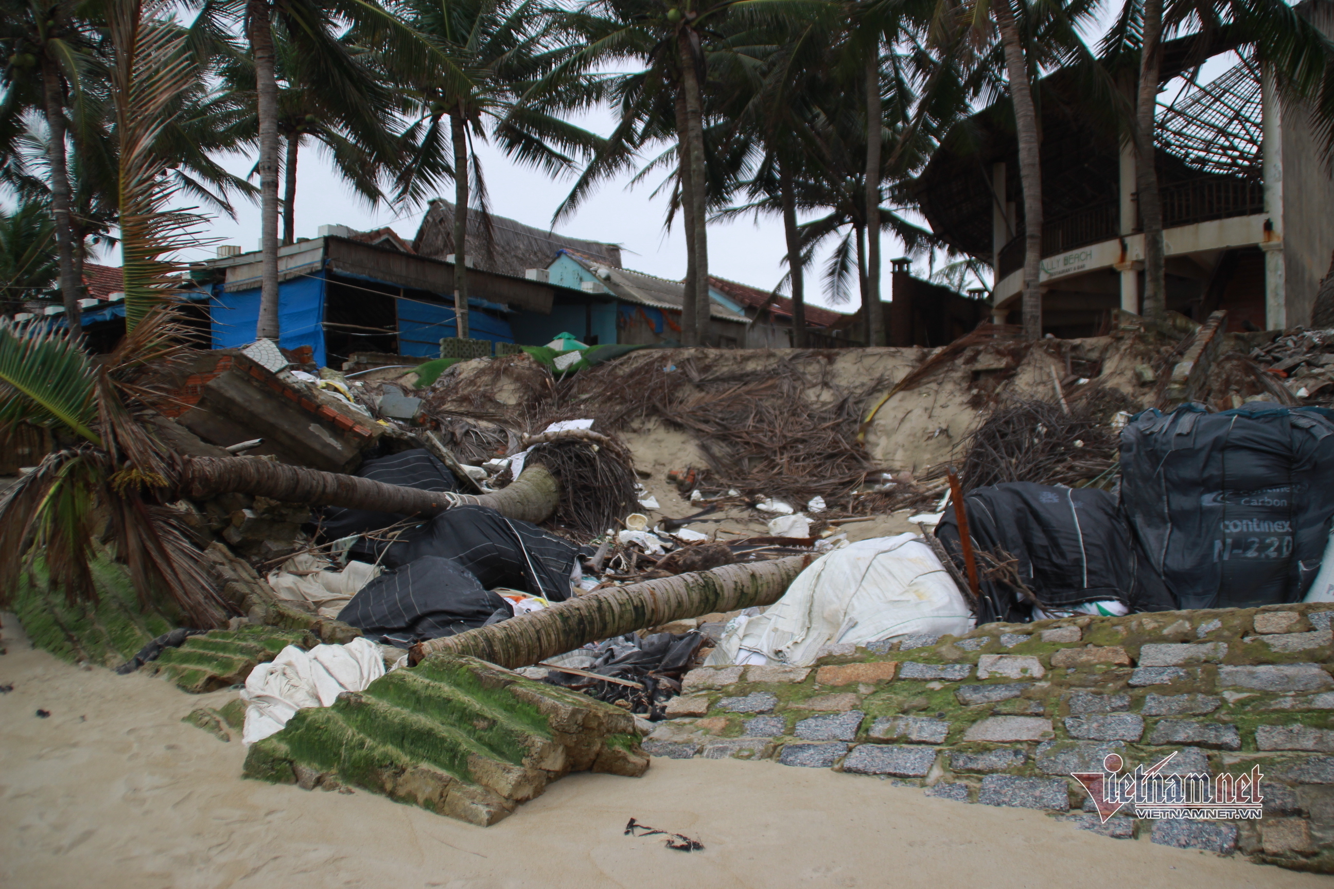 Bãi biển từng lọt top đẹp nhất châu Á tan hoang đến khó nhận ra
