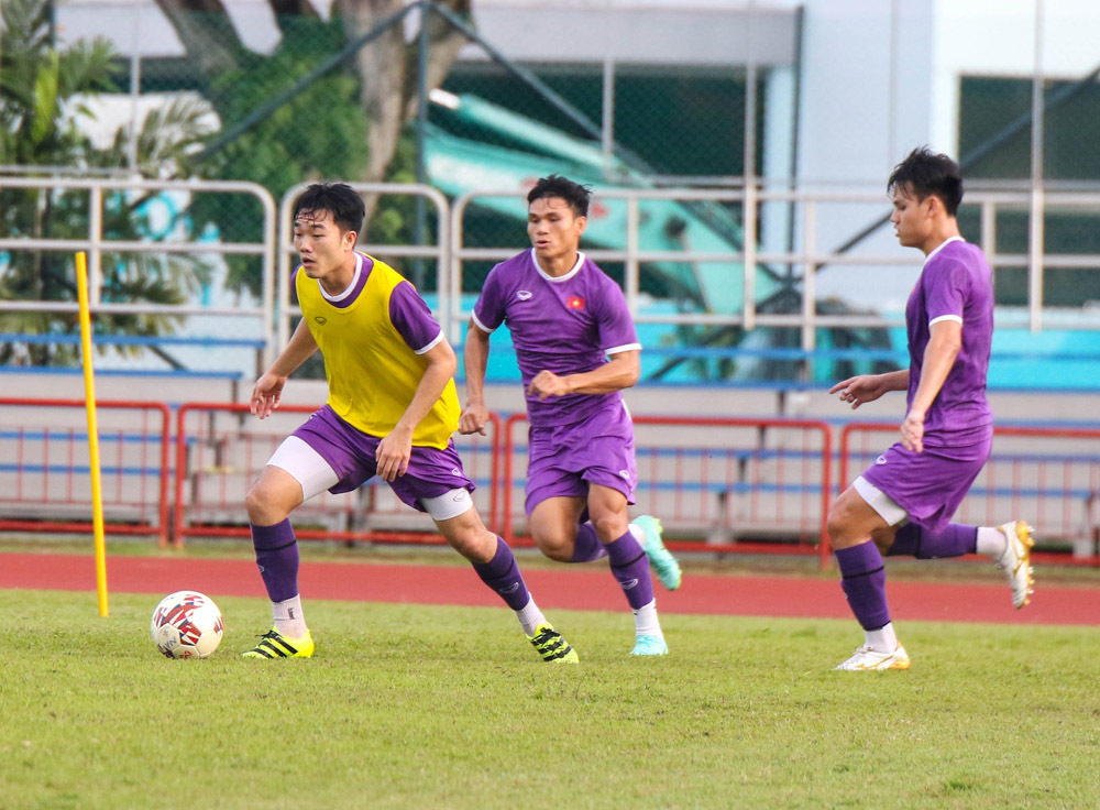 HLV Park lệnh tuyển Việt Nam 'thắng gọn' Campuchia