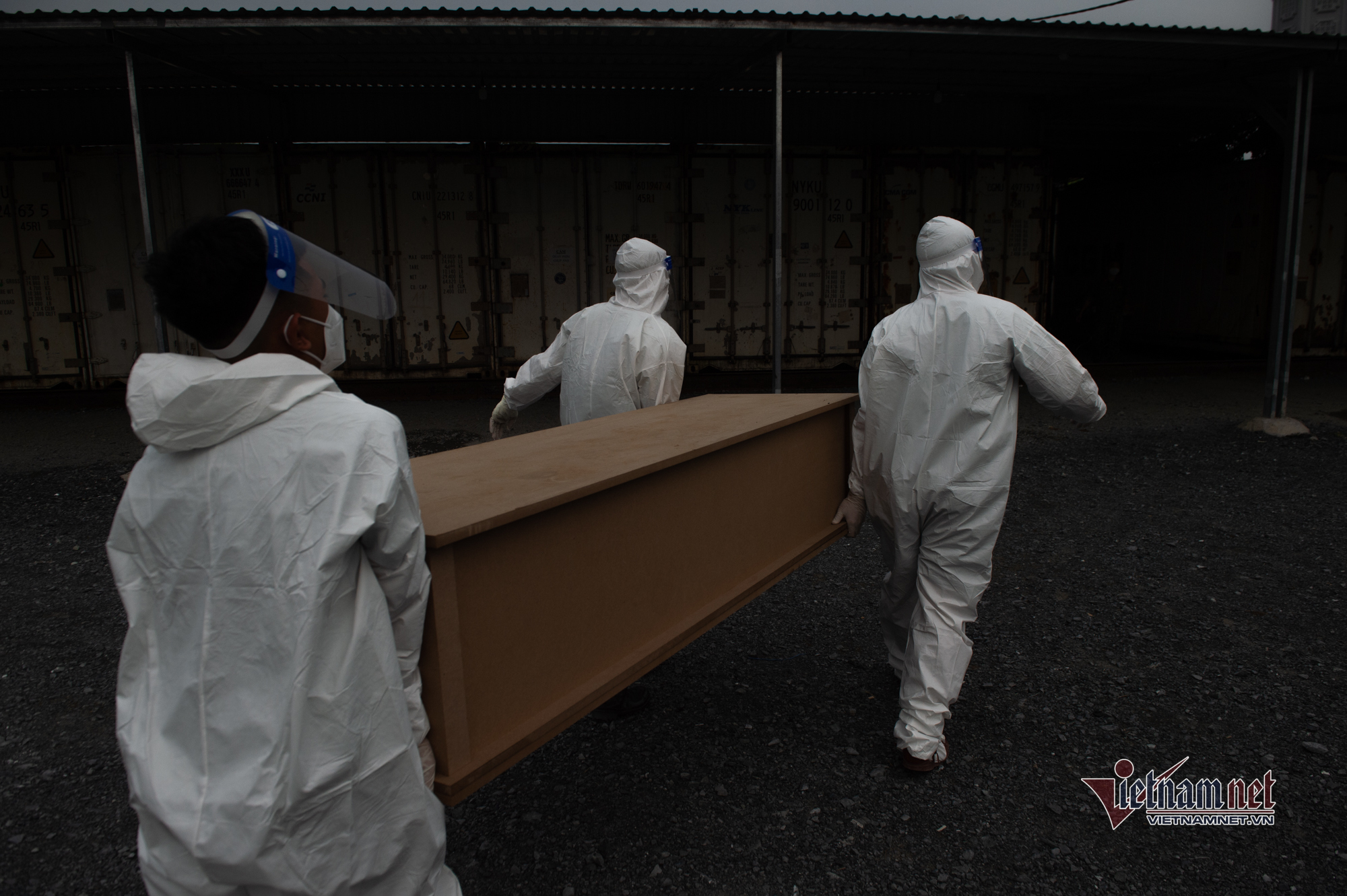 Bên trong khu hỏa thiêu người tử vong vì Covid-19 ở TP.HCM