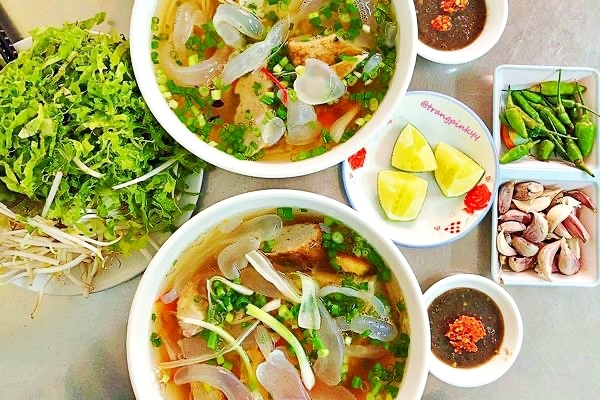 Món bún “giải nhiệt” dai giòn sần sật, khách “mỏi răng” thưởng thức ở Nha  Trang