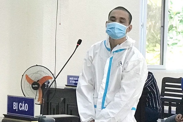 Nhìn nhầm người, gã trai ở Bình Dương rút dao đâm gục khách nhậu