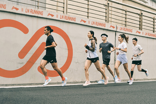 Giày chạy bộ giảm chấn Boom Infinity - trải nghiệm ‘không giới hạn’ cho các runner
