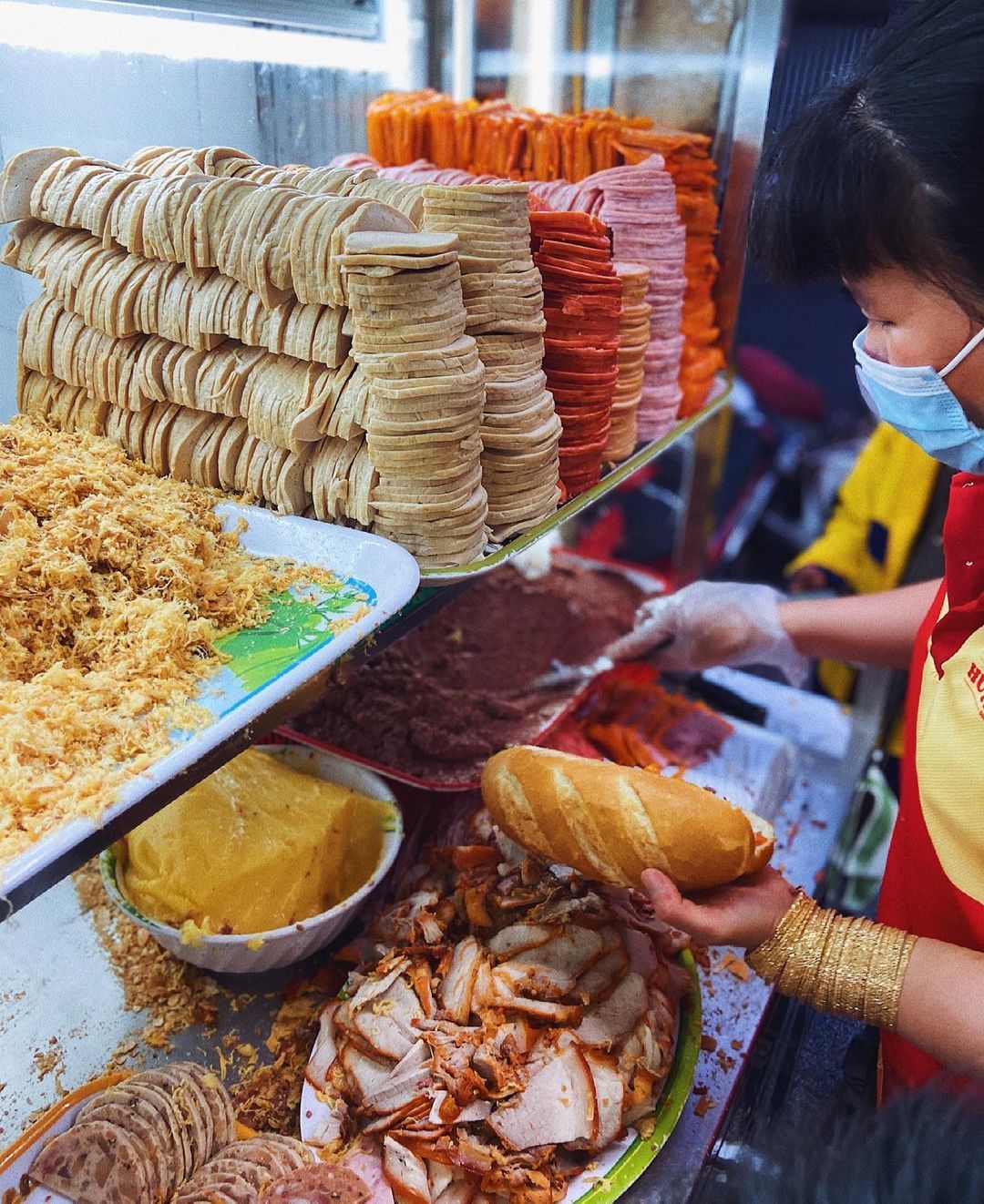 Loạt bánh mì đắt nhất Sài Gòn: Vượt Huỳnh Hoa, Bà Huynh, có loại giá 2 triệu đồng/ ổ