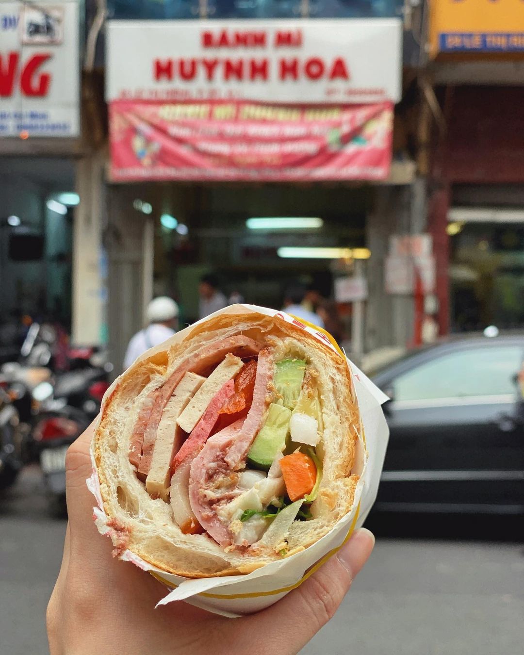 Loạt bánh mì đắt nhất Sài Gòn: Vượt Huỳnh Hoa, Bà Huynh, có loại giá 2 triệu đồng/ ổ