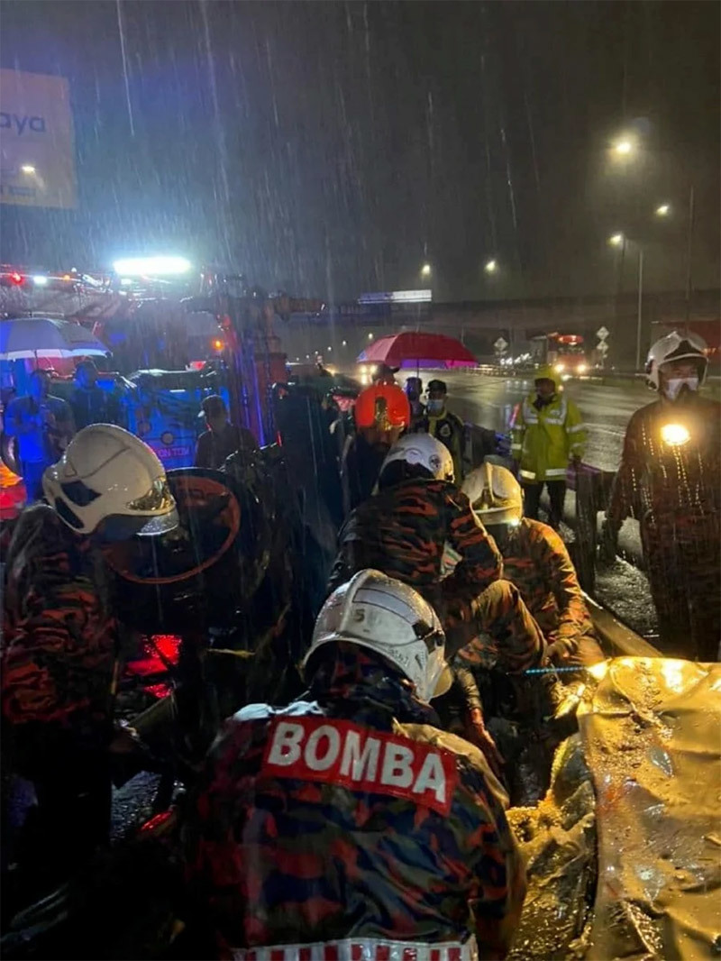 Tai nạn kinh hoàng trên đường cao tốc Malaysia, 8 trẻ em thiệt mạng