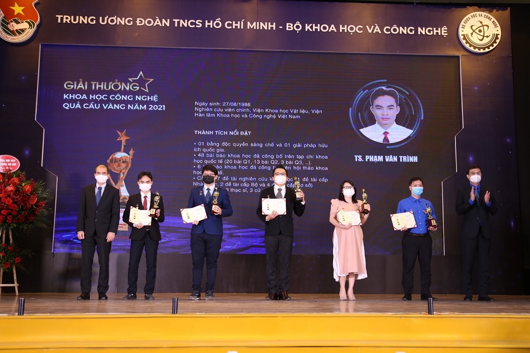 Tôn vinh 10 tài năng khoa học trẻ giải Quả cầu vàng 2021