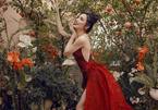 Kim Huyền Sâm diện váy hơn 200 triệu đồng, khoe dáng gợi cảm
