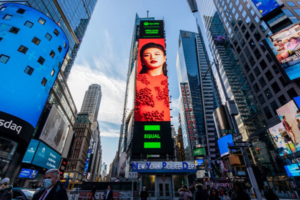 Vietnamese singer Van Mai Huong appears in Spotify campaign on Times Square billboard