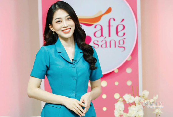 Á hậu Phương Nga: Làm MC trên VTV không phải 'cưỡi ngựa xem hoa'