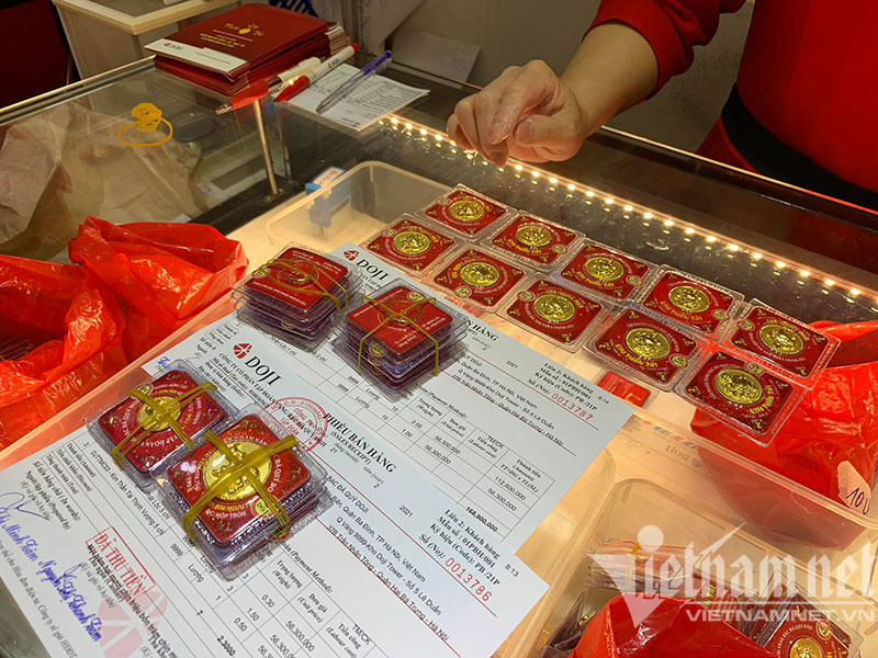 gia-vang-hom-nay-22-12-2021-giam-manh