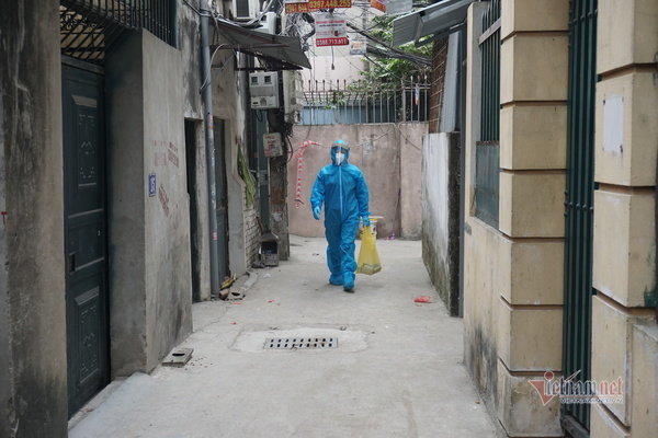 Nhiều F0 nói bị ‘bỏ quên’, Hà Nội cần tăng cường nhân lực cho y tế phường